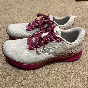 Womens Brooks running shoes